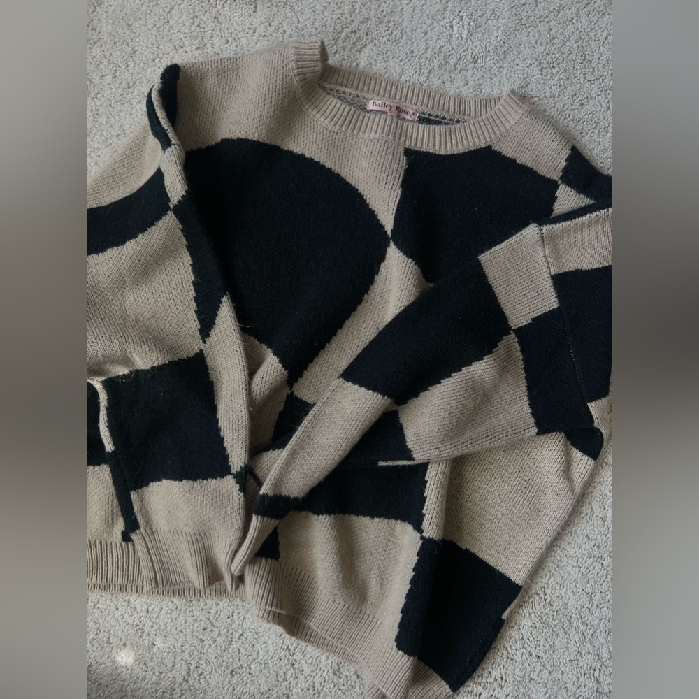 Bailey Rose wavy checkered print sweater! size medium